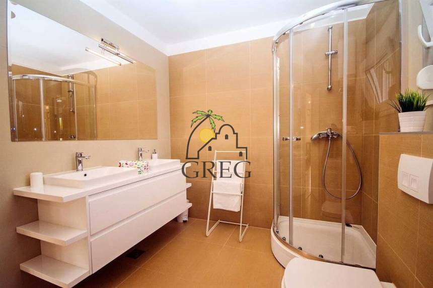 Croatia, Middle Dalmatia, Omis - House, for sale