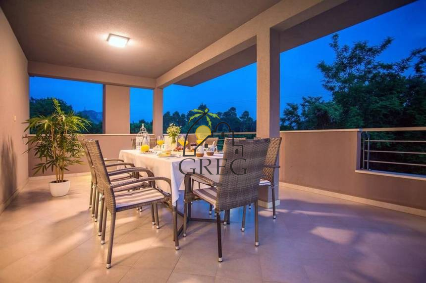 Croatia, Middle Dalmatia, Omis - House, for sale