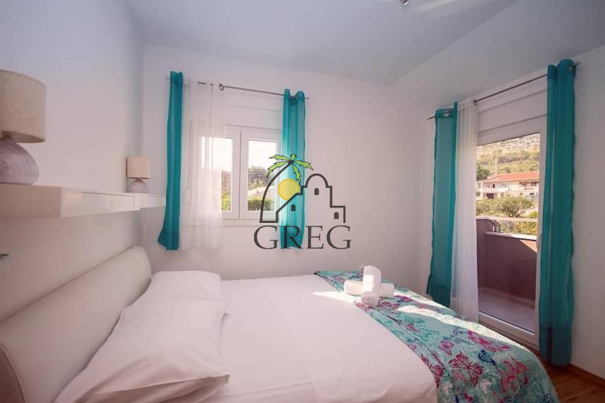 Croatia, Middle Dalmatia, Omis - House, for sale