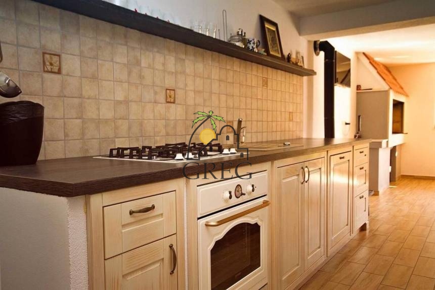 Croatia, Middle Dalmatia, Omis - House, for sale