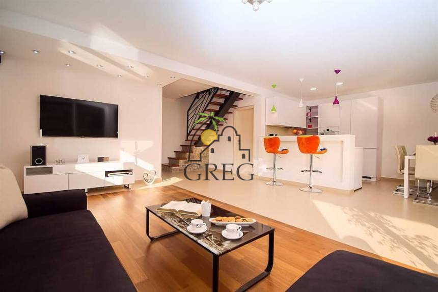 Croatia, Middle Dalmatia, Omis - House, for sale