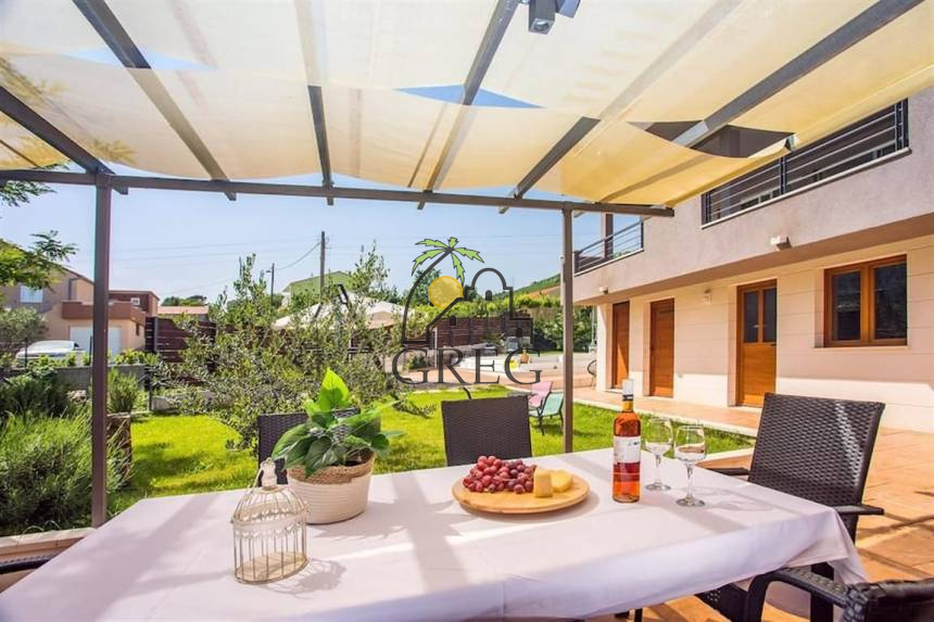 Croatia, Middle Dalmatia, Omis - House, for sale