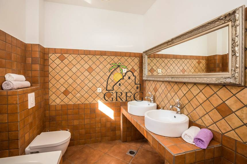 Croatia, Middle Dalmatia,  - House, for sale