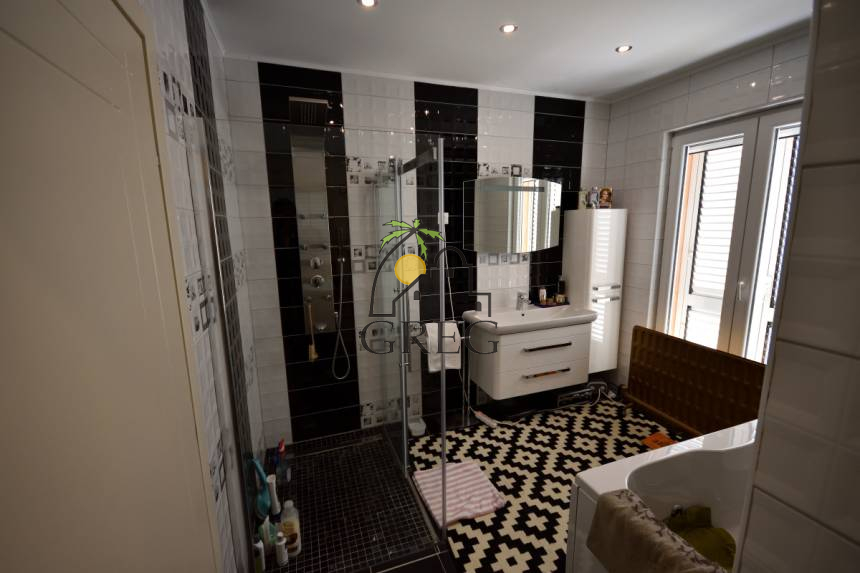 Chorwacja, Dalmacja Północna, Tribunj - Apartamentowiec, na sprzedaż