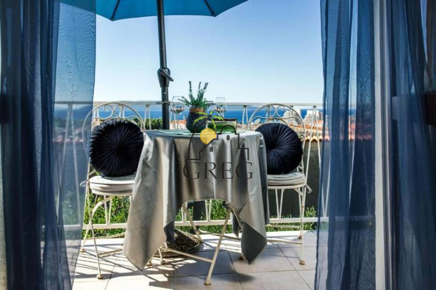 Croatia, Middle Dalmatia, Makarska - Apartment building, for sale