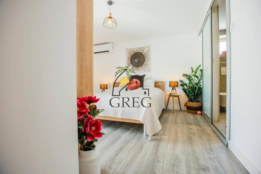 Croatia, Middle Dalmatia, Makarska - Apartment building, for sale