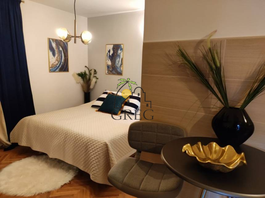 Croatia, Middle Dalmatia, Makarska - Apartment building, for sale