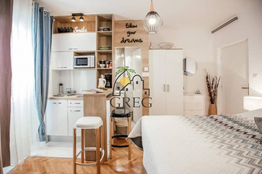 Croatia, Middle Dalmatia, Makarska - Apartment building, for sale