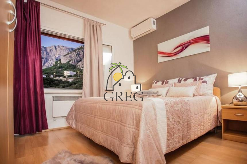 Croatia, Middle Dalmatia, Makarska - Apartment building, for sale