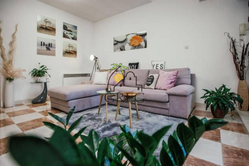 Croatia, Middle Dalmatia, Makarska - Apartment building, for sale