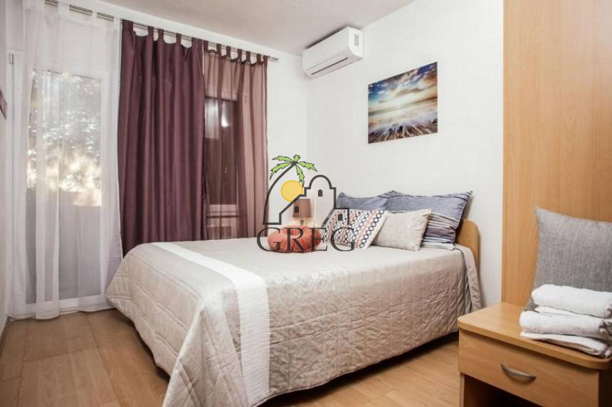 Croatia, Middle Dalmatia, Makarska - Apartment building, for sale