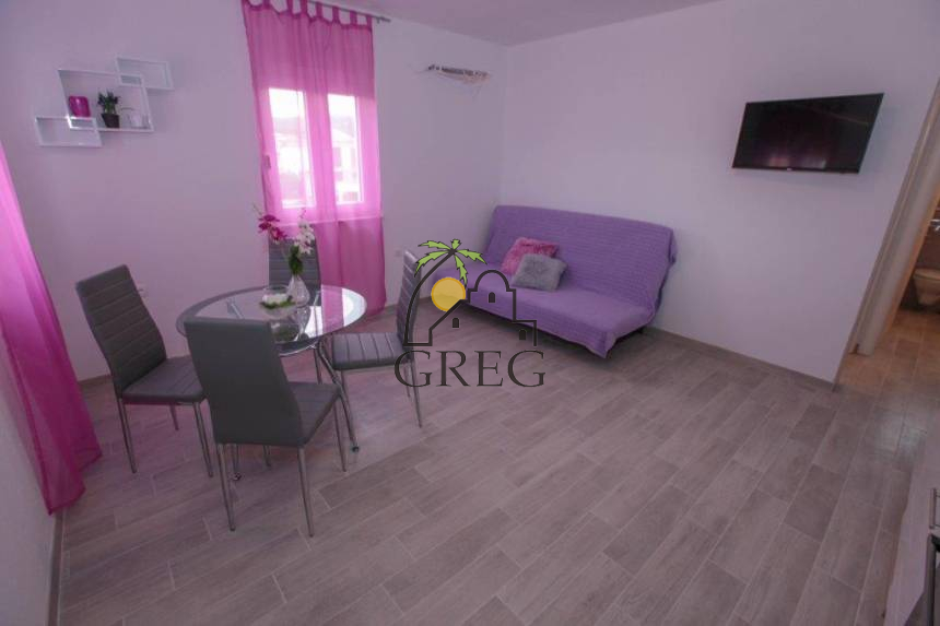 Croatia, Middle Dalmatia,  - Apartment building, for sale