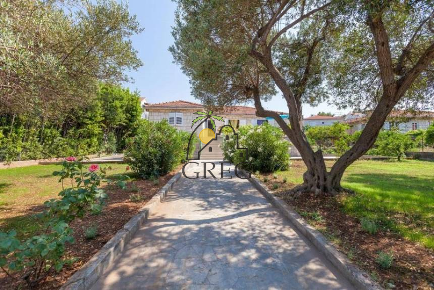 Croatia, Island of Brač,  - House, for sale