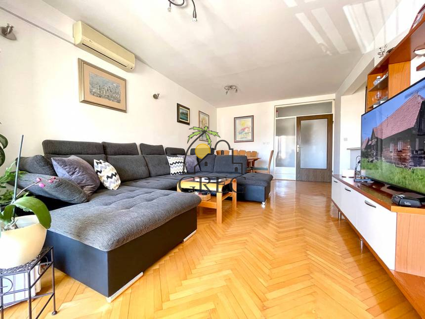 Croatia, Middle Dalmatia, Makarska - Apartment, for sale