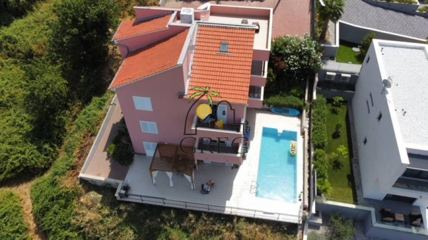 Croatia, Middle Dalmatia,  - Apartment building, for sale
