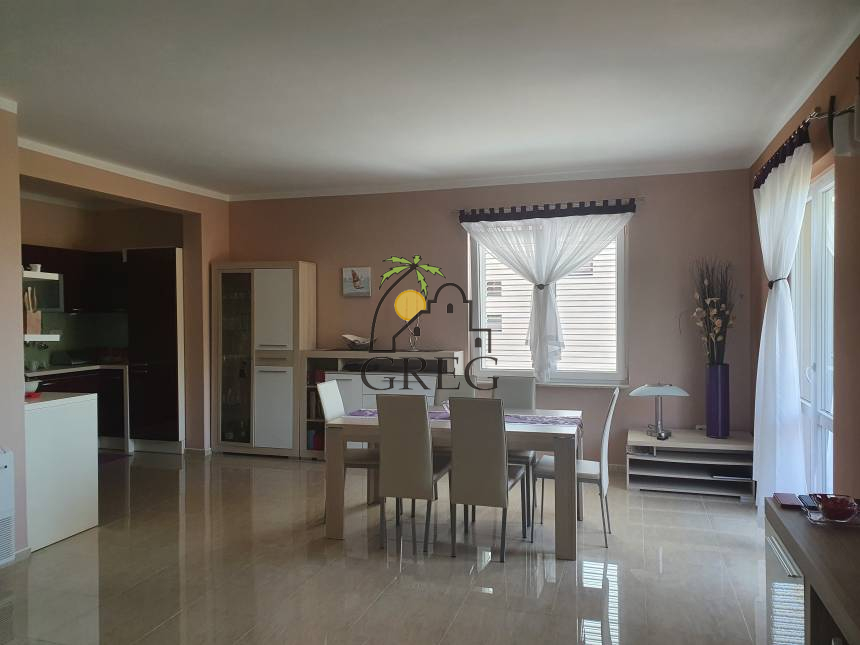 Croatia, Middle Dalmatia,  - Apartment building, for sale