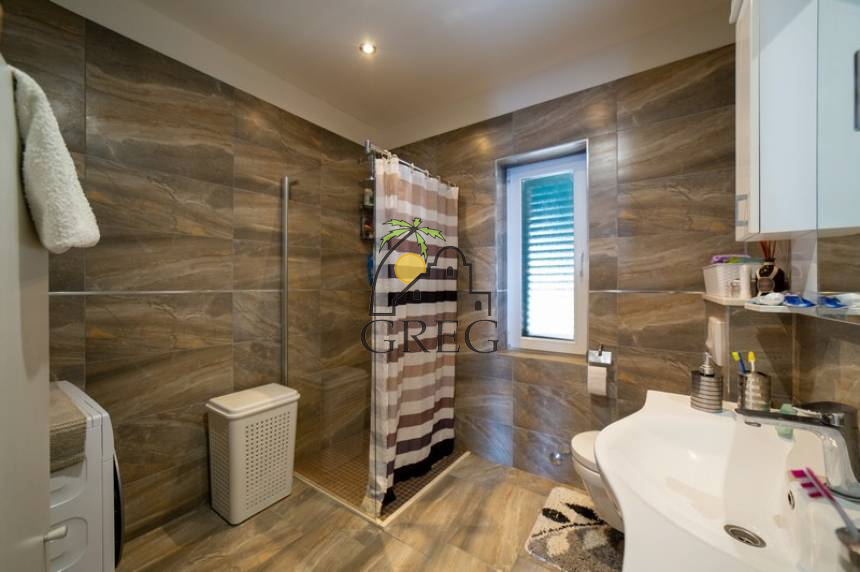 Chorwacja, Dalmacja Środkowa,  - Apartamentowiec, na sprzedaż