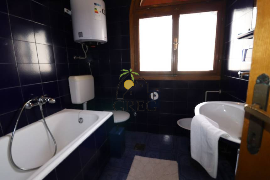 Chorwacja, Dalmacja Środkowa,  - Apartamentowiec, na sprzedaż