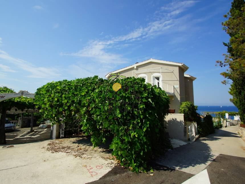 Croatia, North Dalmatia,  - Apartment building, for sale