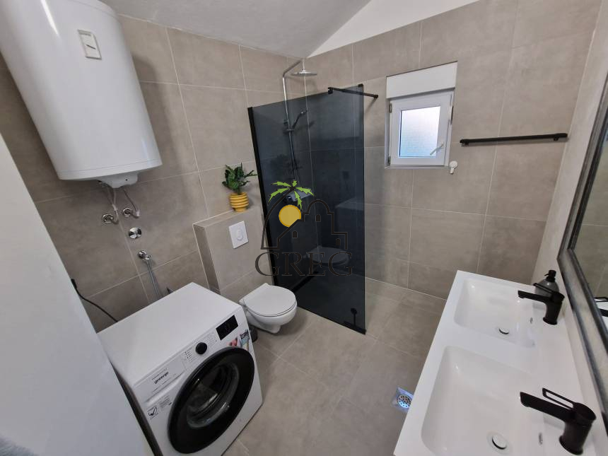 Chorwacja, Dalmacja Środkowa,  - Apartamentowiec, na sprzedaż