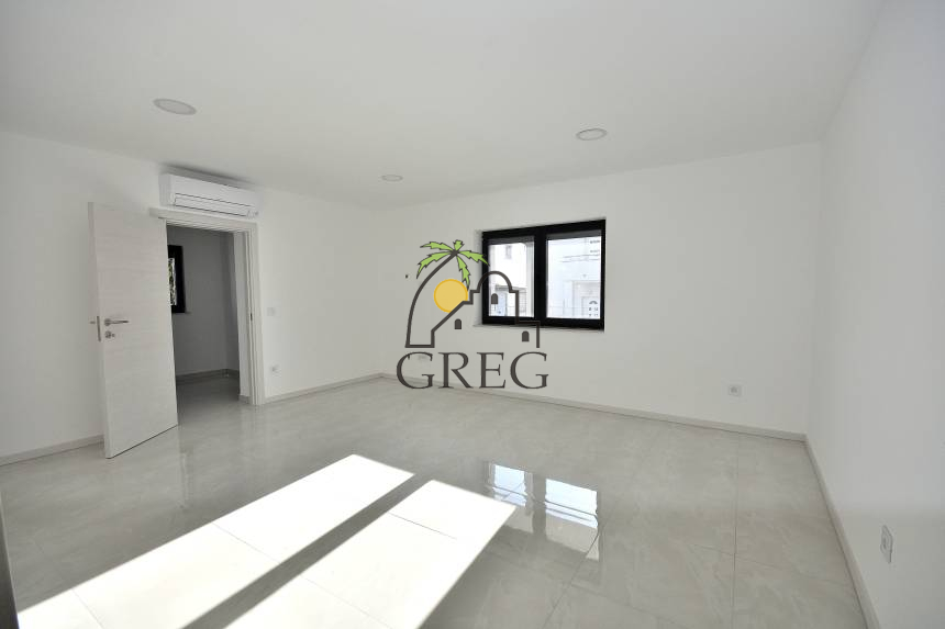 Croatia, North Dalmatia, Vodice - Apartment, for sale