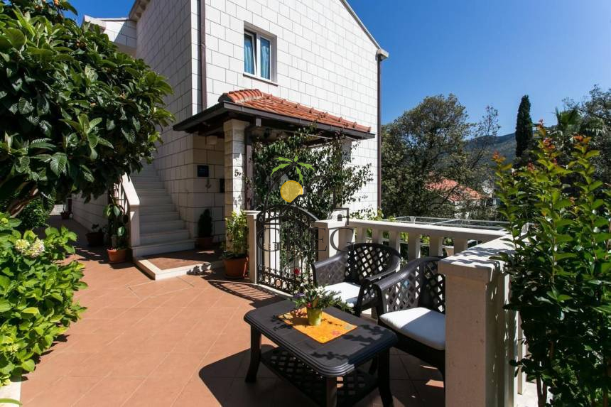 Croatia, South Dalmatia,  - Stone house, for sale