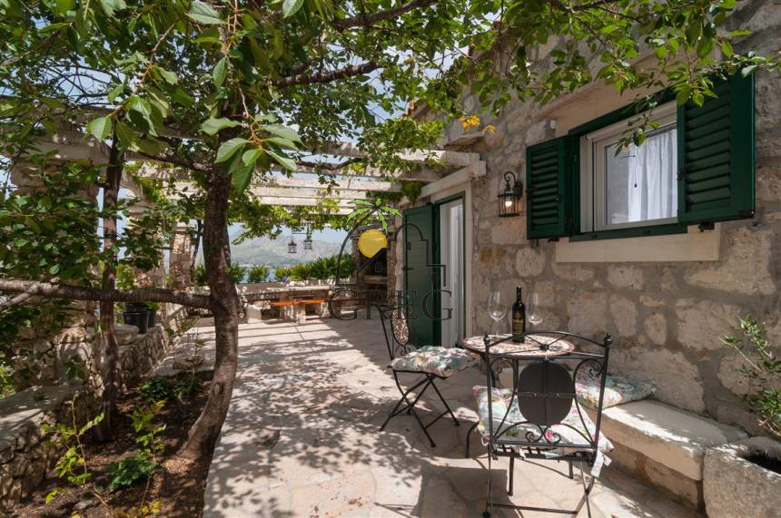 Croatia, Middle Dalmatia,  - House, for sale