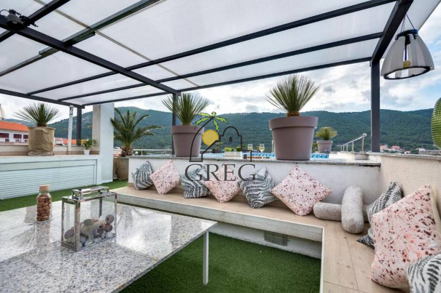 Croatia, North Dalmatia,  - Apartment building, for sale