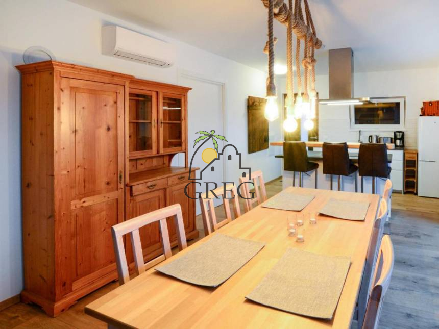 Croatia, Middle Dalmatia,  - House, for sale