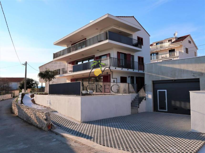 Croatia, Middle Dalmatia,  - House, for sale