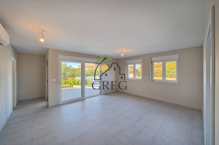 Croatia, North Dalmatia, Brodarica - Apartment, for sale