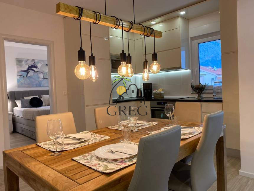 Croatia, Middle Dalmatia, Makarska - Apartment, for sale