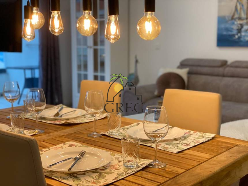 Croatia, Middle Dalmatia, Makarska - Apartment, for sale