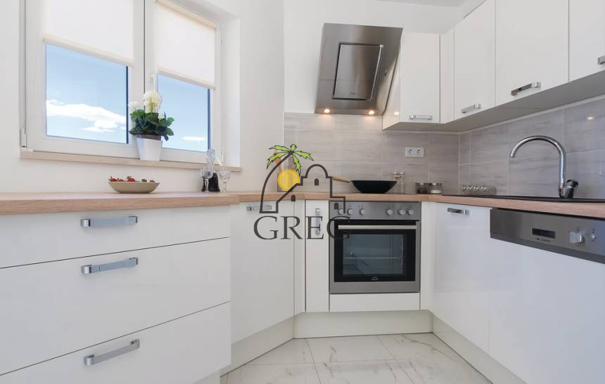 Croatia, Middle Dalmatia, Omis - Apartment building, for sale