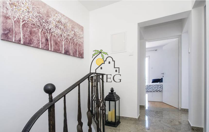 Croatia, Middle Dalmatia, Omis - Apartment building, for sale