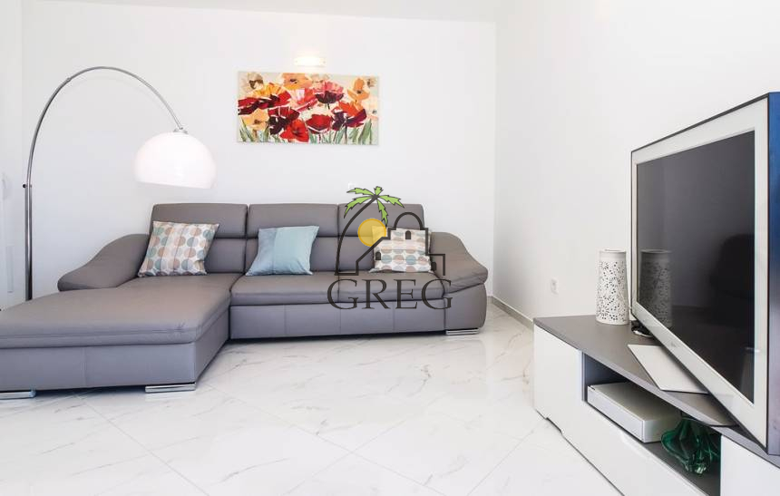 Croatia, Middle Dalmatia, Omis - Apartment building, for sale