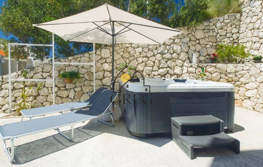 Croatia, Middle Dalmatia, Omis - Apartment building, for sale