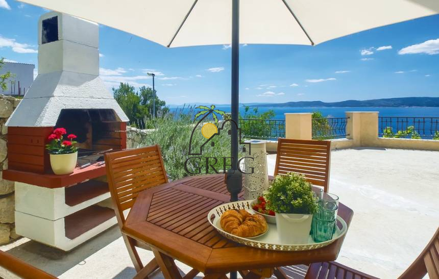 Croatia, Middle Dalmatia, Omis - Apartment building, for sale