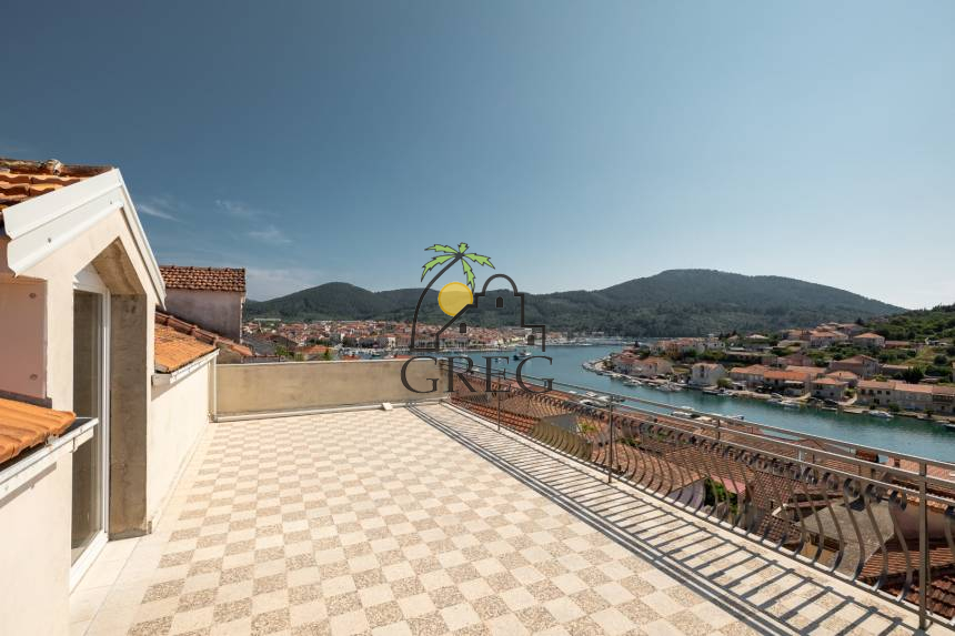 Croatia, Island of Korčula,  - Apartment building, for sale