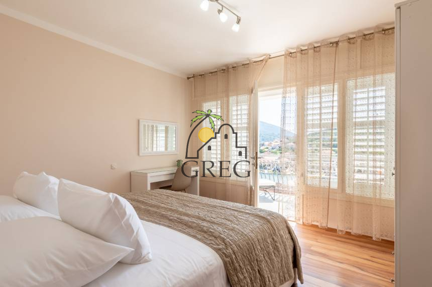 Croatia, Island of Korčula,  - Apartment building, for sale