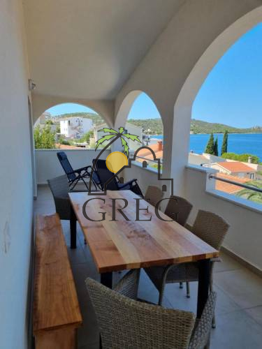 Croatia, Middle Dalmatia,  - Apartment building, for sale