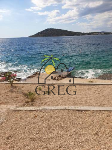 Croatia, Middle Dalmatia,  - Apartment building, for sale