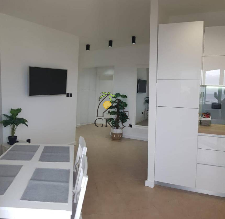 Croatia, Middle Dalmatia,  - Apartment building, for sale