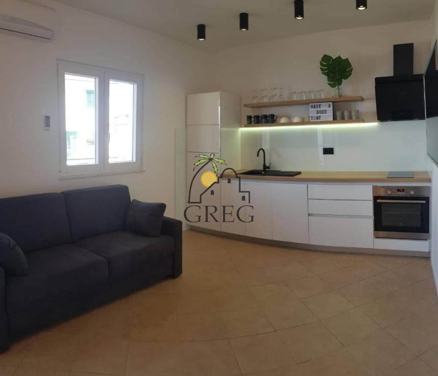 Croatia, Middle Dalmatia,  - Apartment building, for sale