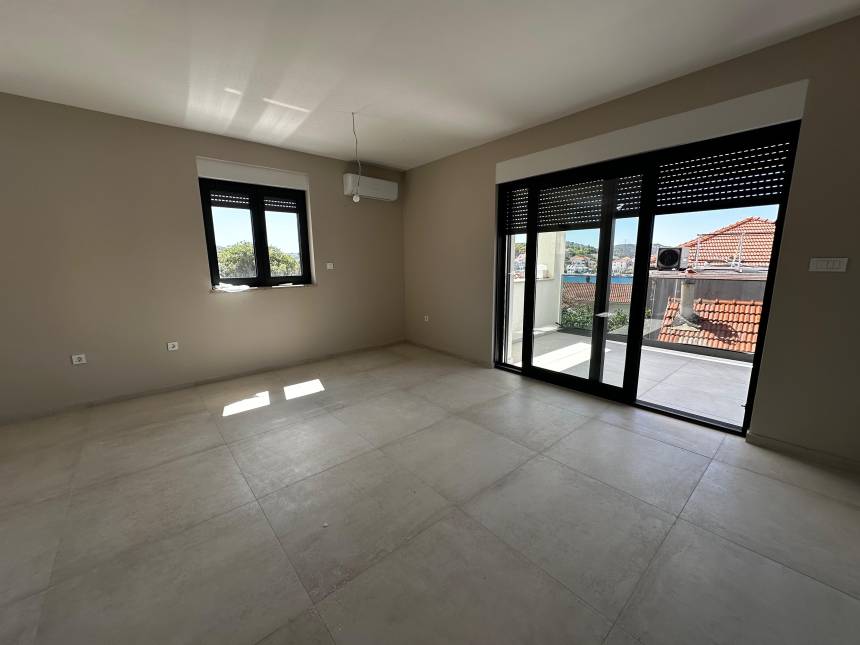 Croatia, Middle Dalmatia, Rogoznica - Apartment, for sale