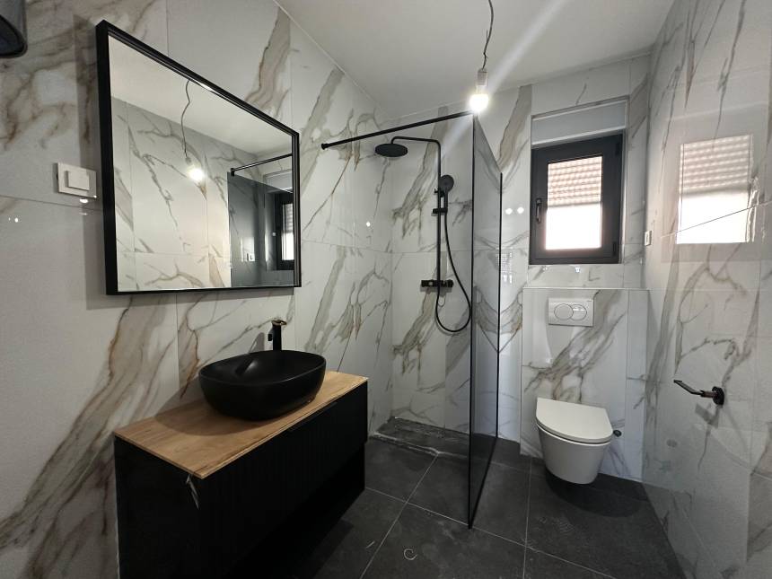 Croatia, Middle Dalmatia, Rogoznica - Apartment, for sale