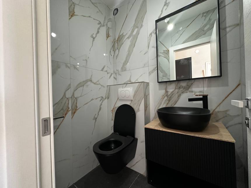 Croatia, Middle Dalmatia, Rogoznica - Apartment, for sale