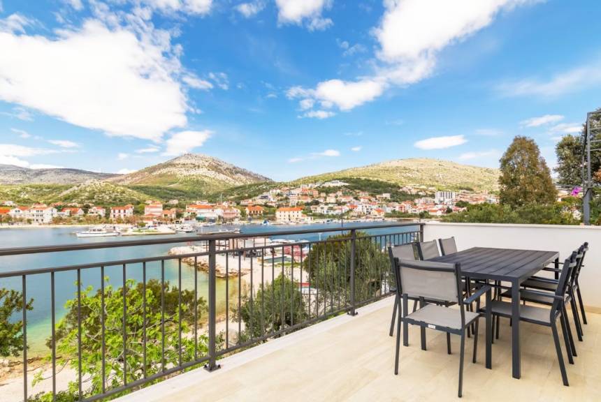 Croatia, Middle Dalmatia,  - House, for sale