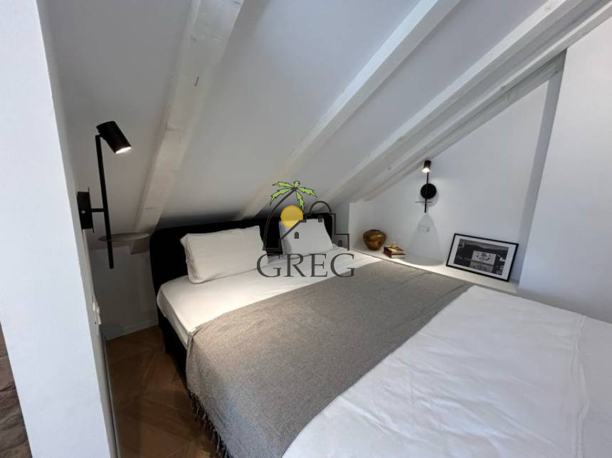 Croatia, Middle Dalmatia, Kaštel - Stone house, for sale