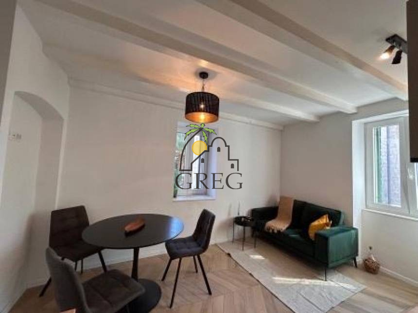 Croatia, Middle Dalmatia, Kaštel - Stone house, for sale